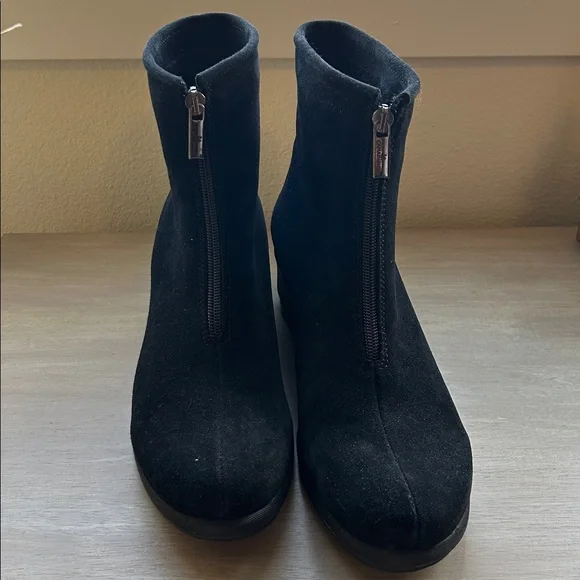 La Canadienne Shiane Black Suede Boots - Picture 10 of 13